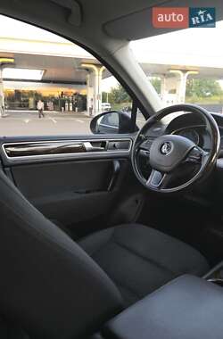 Внедорожник / Кроссовер Volkswagen Touareg 2013 в 