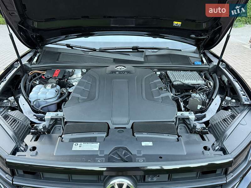 Позашляховик / Кросовер Volkswagen Touareg 2020 в Рівному