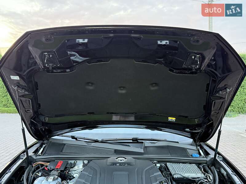 Позашляховик / Кросовер Volkswagen Touareg 2020 в Рівному