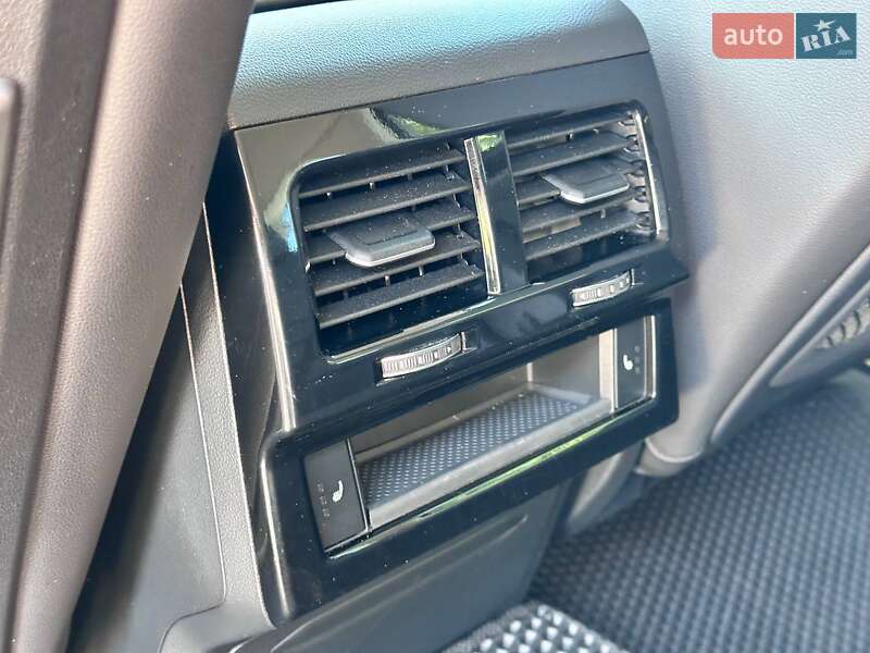 Позашляховик / Кросовер Volkswagen Touareg 2018 в Кропивницькому