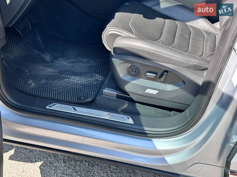 Позашляховик / Кросовер Volkswagen Touareg 2018 в Кропивницькому