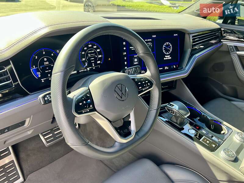 Внедорожник / Кроссовер Volkswagen Touareg 2023 в Киеве