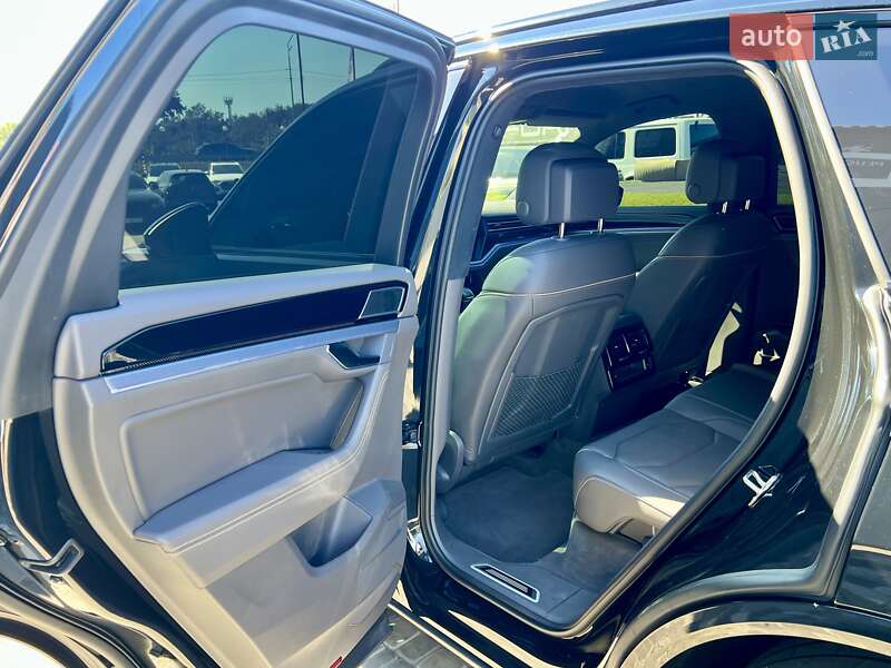 Внедорожник / Кроссовер Volkswagen Touareg 2023 в Киеве