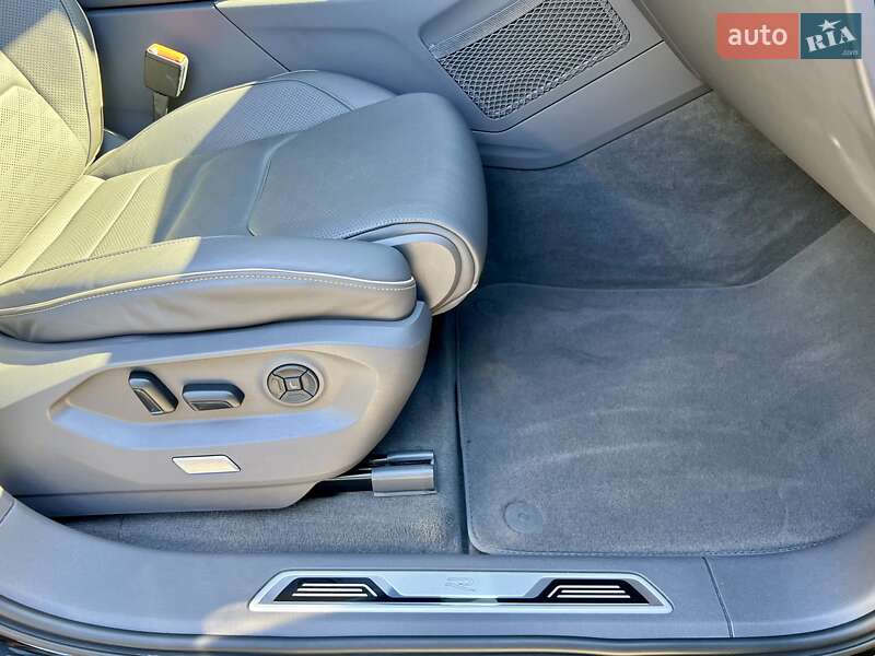 Внедорожник / Кроссовер Volkswagen Touareg 2023 в Киеве