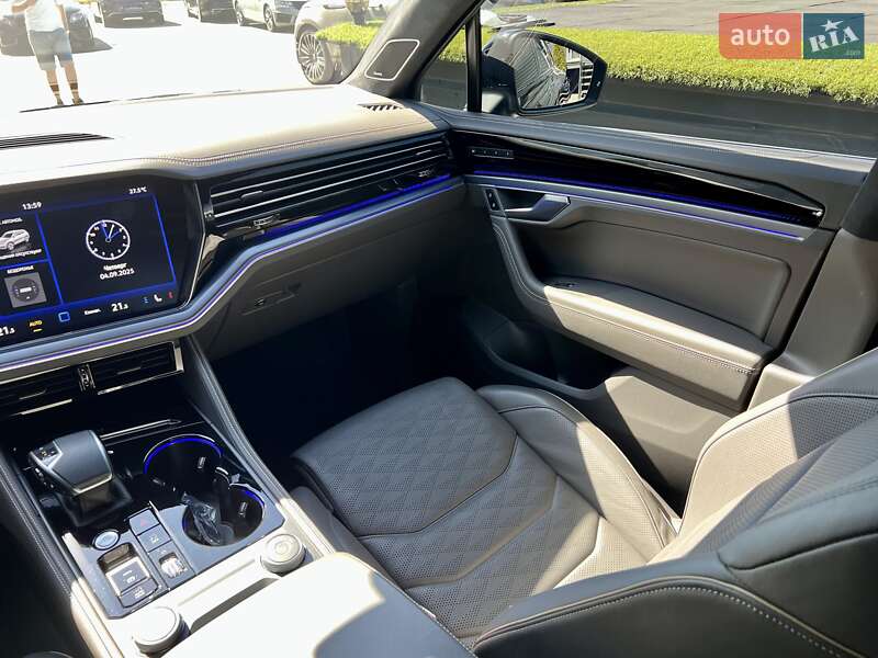 Внедорожник / Кроссовер Volkswagen Touareg 2023 в Киеве