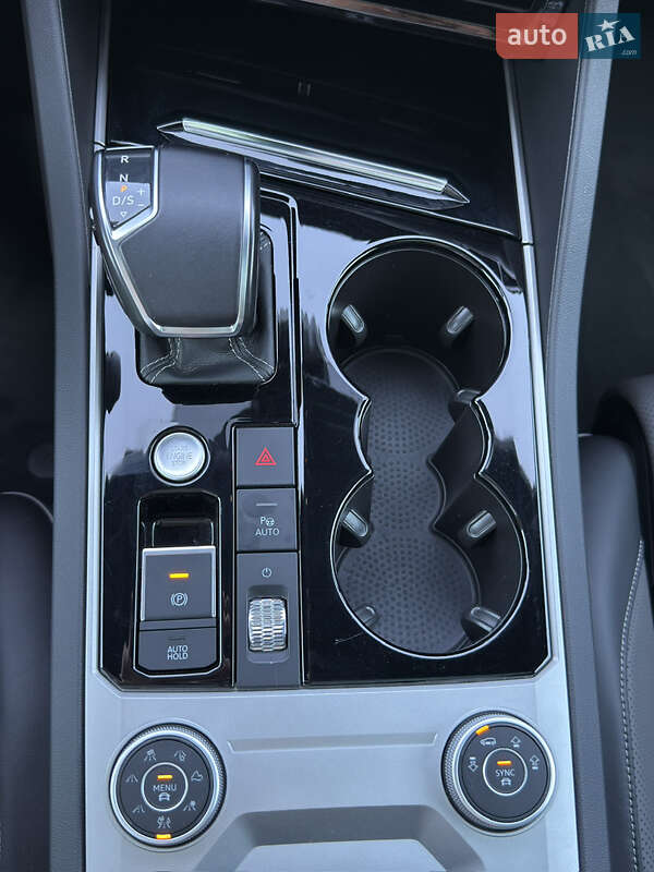 Внедорожник / Кроссовер Volkswagen Touareg 2022 в Черновцах