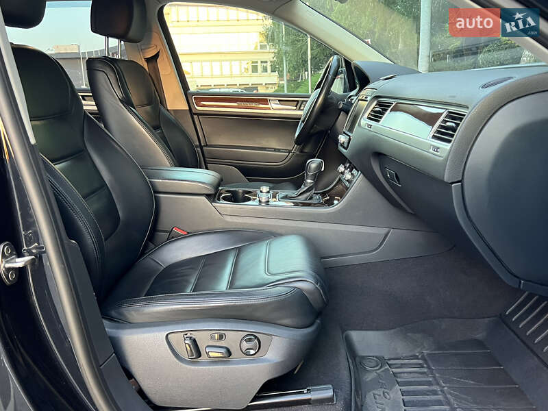 Внедорожник / Кроссовер Volkswagen Touareg 2016 в Одессе