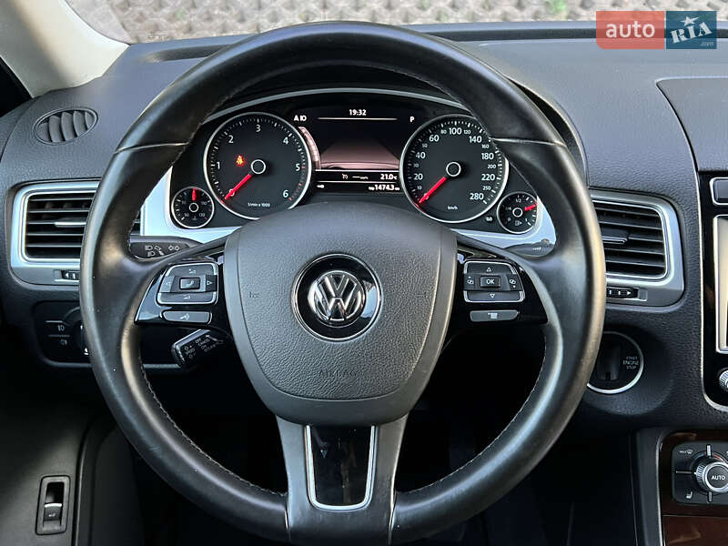 Внедорожник / Кроссовер Volkswagen Touareg 2016 в Одессе