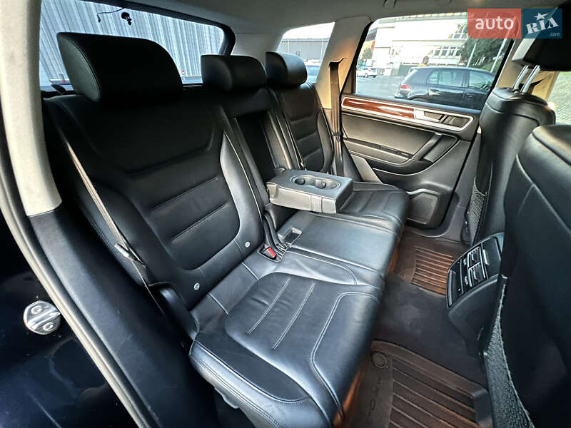 Внедорожник / Кроссовер Volkswagen Touareg 2016 в Одессе