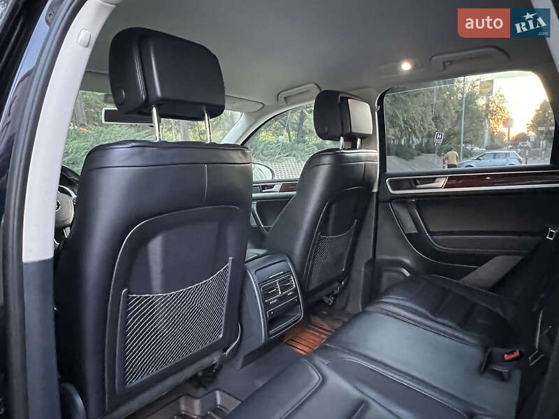 Внедорожник / Кроссовер Volkswagen Touareg 2016 в Одессе