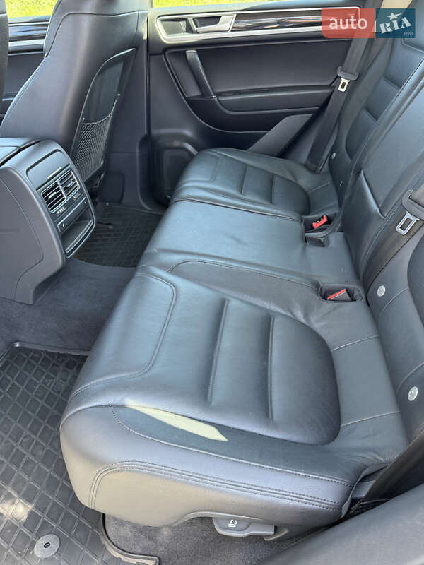Внедорожник / Кроссовер Volkswagen Touareg 2016 в Запорожье