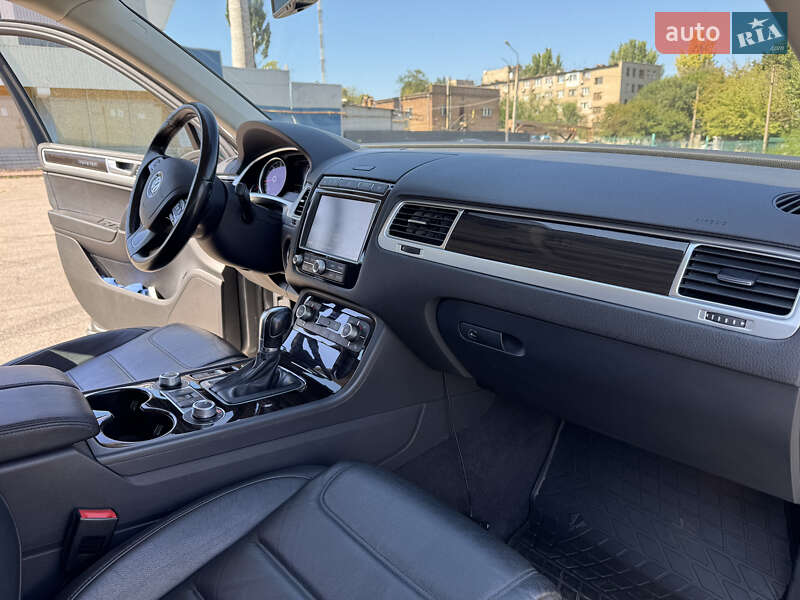 Внедорожник / Кроссовер Volkswagen Touareg 2016 в Запорожье