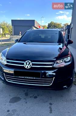 Внедорожник / Кроссовер Volkswagen Touareg 2012 в Днепре