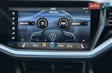 Внедорожник / Кроссовер Volkswagen Touareg 2022 в 