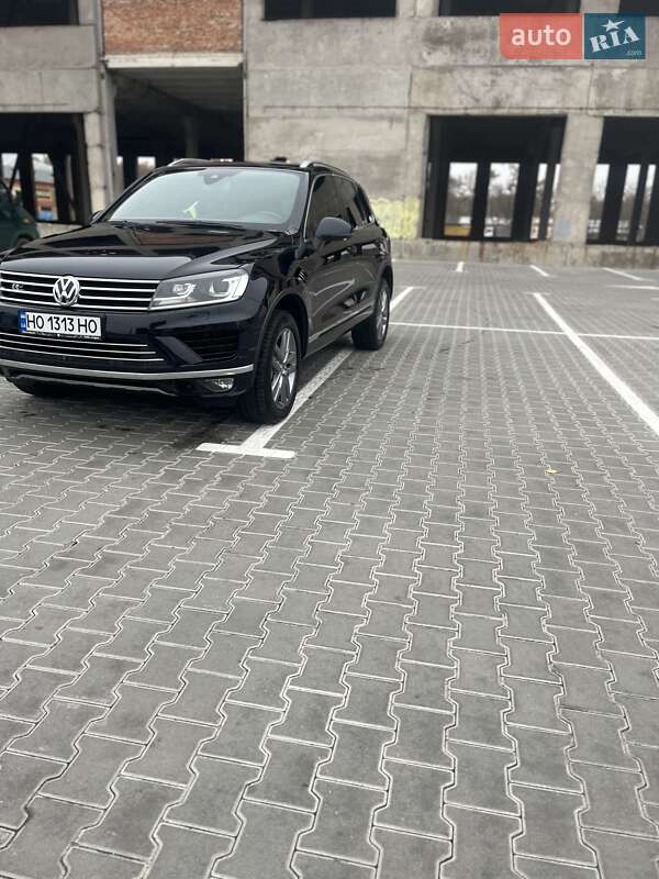 Внедорожник / Кроссовер Volkswagen Touareg 2015 в Тернополе