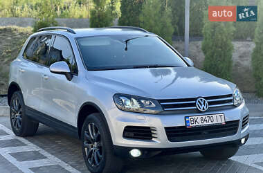 Внедорожник / Кроссовер Volkswagen Touareg 2010 в Ровно