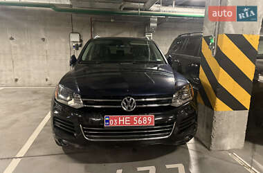 Внедорожник / Кроссовер Volkswagen Touareg 2014 в Киеве