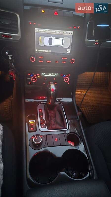 Позашляховик / Кросовер Volkswagen Touareg 2013 в Рівному