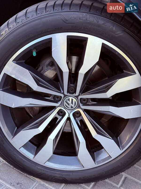 Внедорожник / Кроссовер Volkswagen Touareg 2019 в Ровно