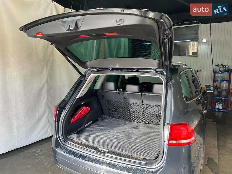 Позашляховик / Кросовер Volkswagen Touareg 2013 в Києві фото 10 Позашляховик / Кросовер Volkswagen Touareg 2013 в Києві