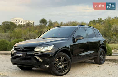 Позашляховик / Кросовер Volkswagen Touareg 2015 в Дніпрі