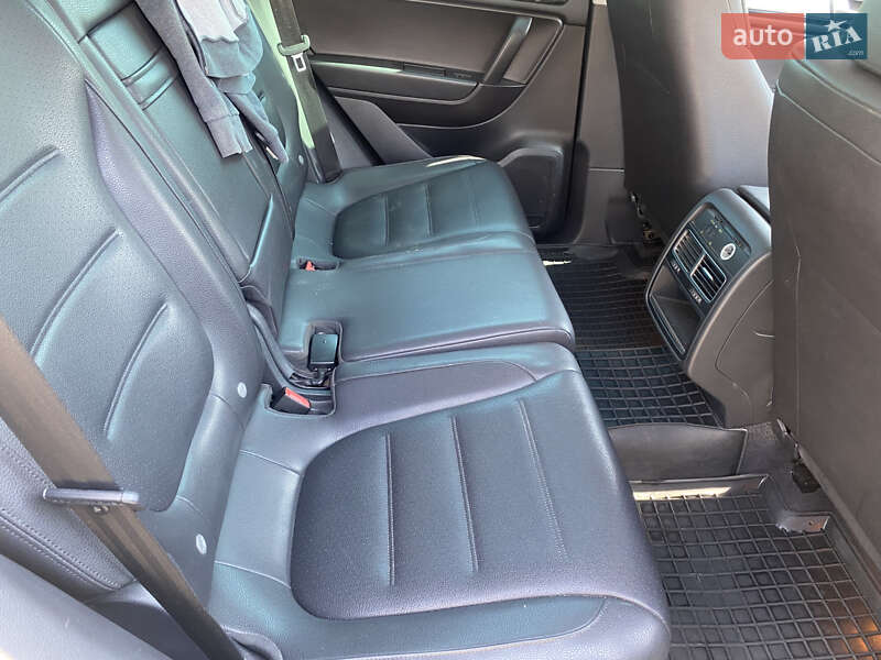 Внедорожник / Кроссовер Volkswagen Touareg 2012 в Одессе