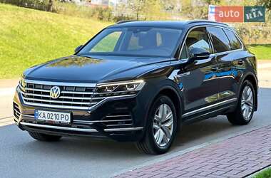 Позашляховик / Кросовер Volkswagen Touareg 2019 в Києві