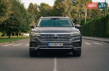 Позашляховик / Кросовер Volkswagen Touareg 2020 в Києві