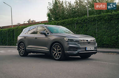 Внедорожник / Кроссовер Volkswagen Touareg 2020 в Киеве