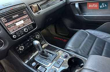 Внедорожник / Кроссовер Volkswagen Touareg 2017 в 