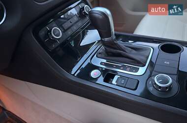 Внедорожник / Кроссовер Volkswagen Touareg 2014 в 