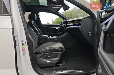 Внедорожник / Кроссовер Volkswagen Touareg 2023 в 