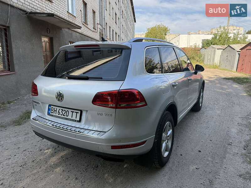Внедорожник / Кроссовер Volkswagen Touareg 2011 в Житомире