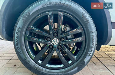 Внедорожник / Кроссовер Volkswagen Touareg 2015 в 