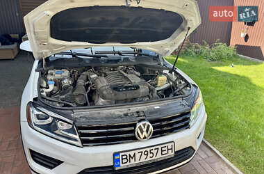 Внедорожник / Кроссовер Volkswagen Touareg 2015 в 