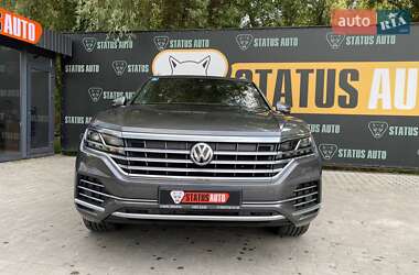 Внедорожник / Кроссовер Volkswagen Touareg 2019 в 