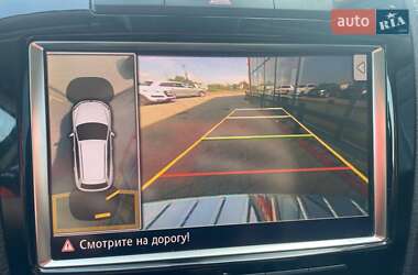 Внедорожник / Кроссовер Volkswagen Touareg 2012 в 