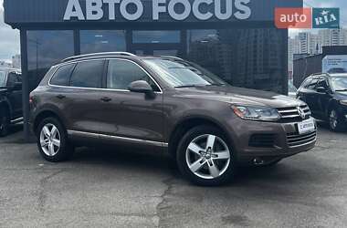 Внедорожник / Кроссовер Volkswagen Touareg 2011 в Киеве