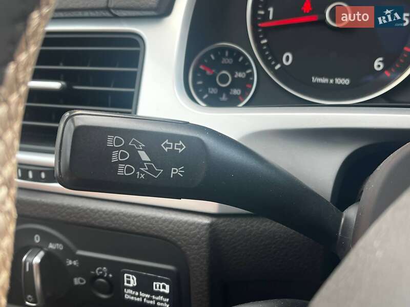 Внедорожник / Кроссовер Volkswagen Touareg 2011 в Киеве