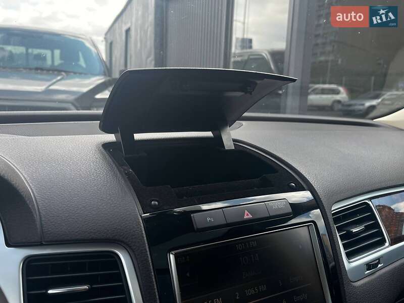 Внедорожник / Кроссовер Volkswagen Touareg 2011 в Киеве