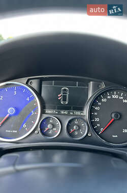 Внедорожник / Кроссовер Volkswagen Touareg 2007 в 