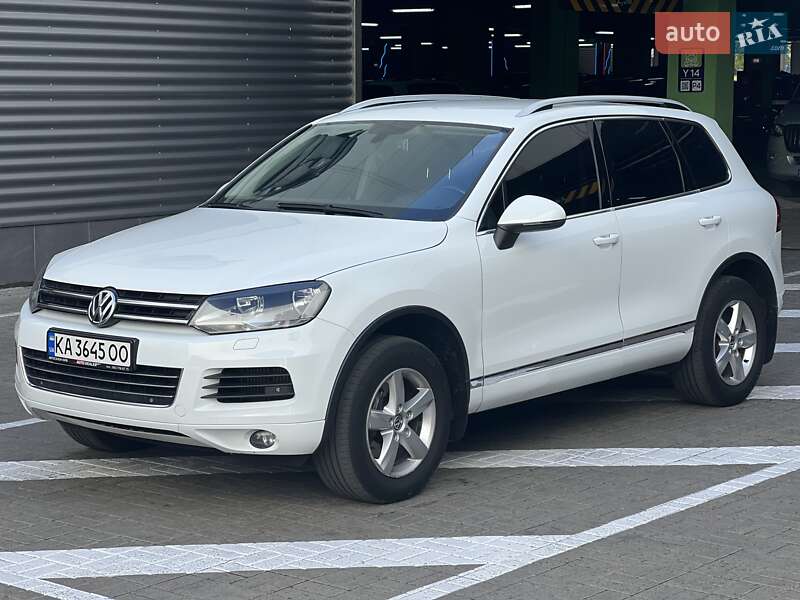 Внедорожник / Кроссовер Volkswagen Touareg 2013 в Киеве