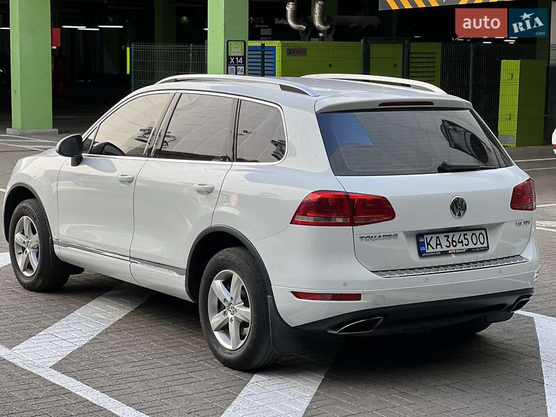 Внедорожник / Кроссовер Volkswagen Touareg 2013 в Киеве