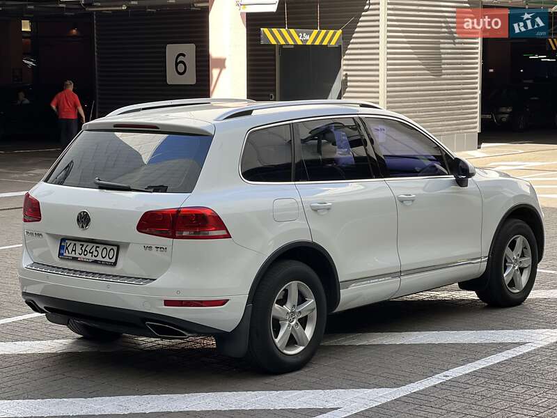 Внедорожник / Кроссовер Volkswagen Touareg 2013 в Киеве