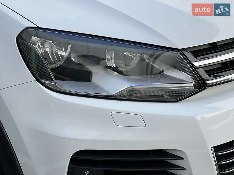 Внедорожник / Кроссовер Volkswagen Touareg 2013 в Киеве