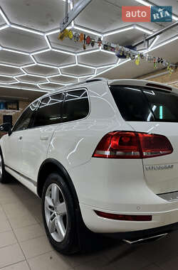 Внедорожник / Кроссовер Volkswagen Touareg 2011 в 
