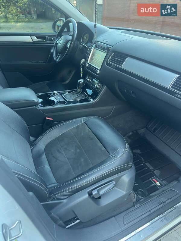 Позашляховик / Кросовер Volkswagen Touareg 2012 в Дніпрі