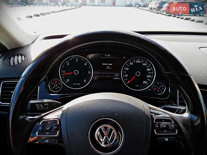 Позашляховик / Кросовер Volkswagen Touareg 2015 в Черкасах