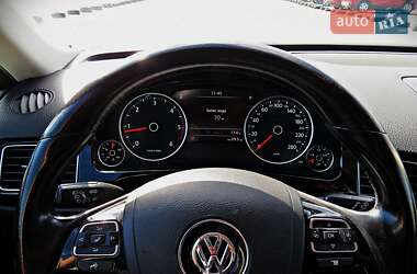 Внедорожник / Кроссовер Volkswagen Touareg 2015 в 