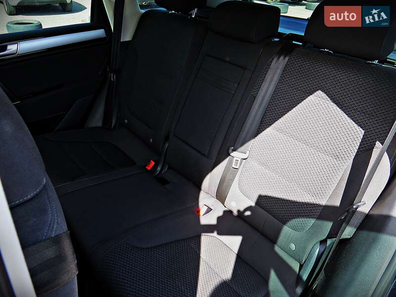 Позашляховик / Кросовер Volkswagen Touareg 2015 в Черкасах